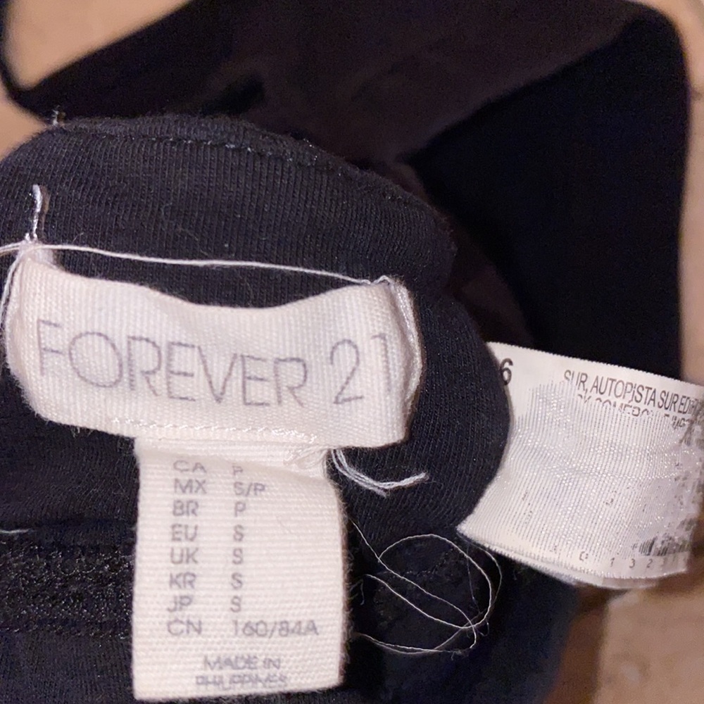 Beautiful black forever 21 strappy sports bra 🆕 - Picture 7 of 7